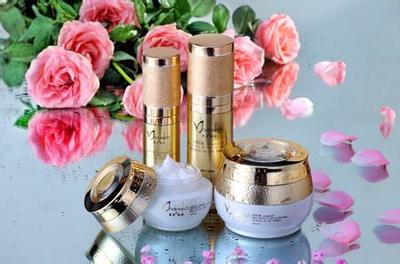 3折批發英國、法國及鄭明明品牌化妝品，深圳市妮爾貝化妝品公司供應